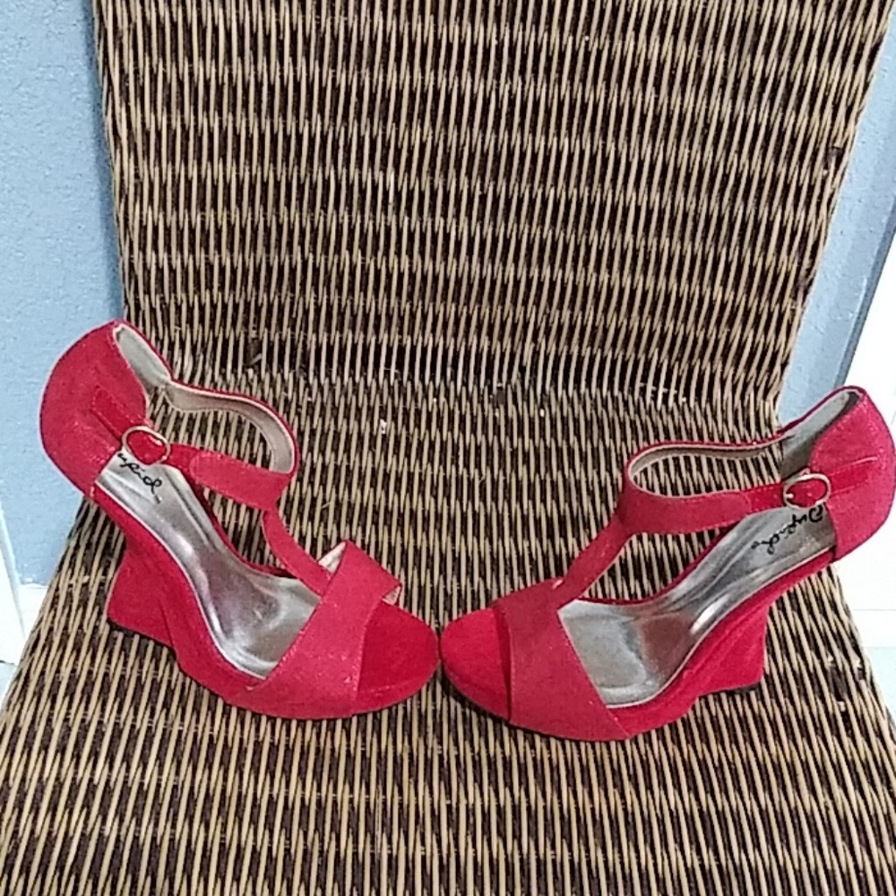 Shoes - Picture 2 of 4